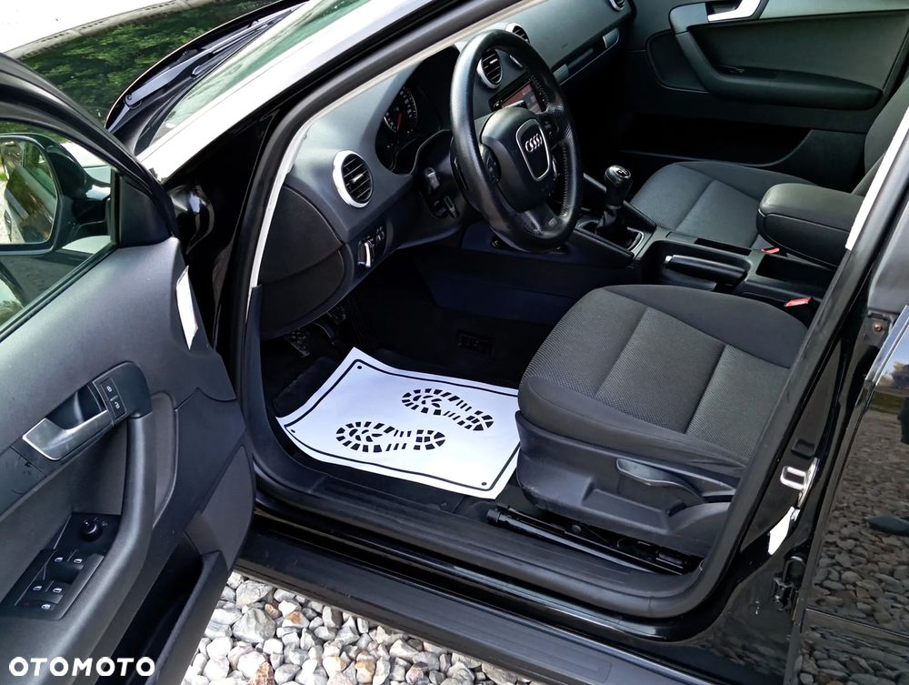 Audi A3 Sportback 1.6 Ambiente - 13