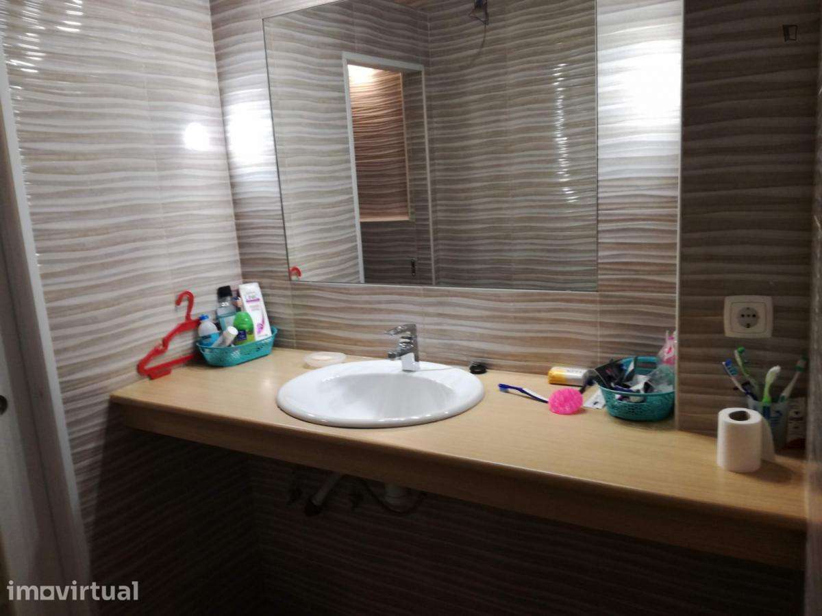 Quarto - localizado em Estrela Lisbon - Grande imagem: 2/9