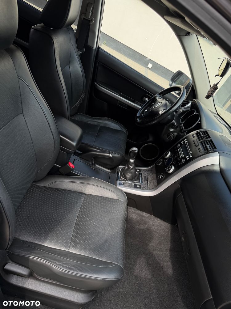 Suzuki Grand Vitara 2.4 Premium - 25