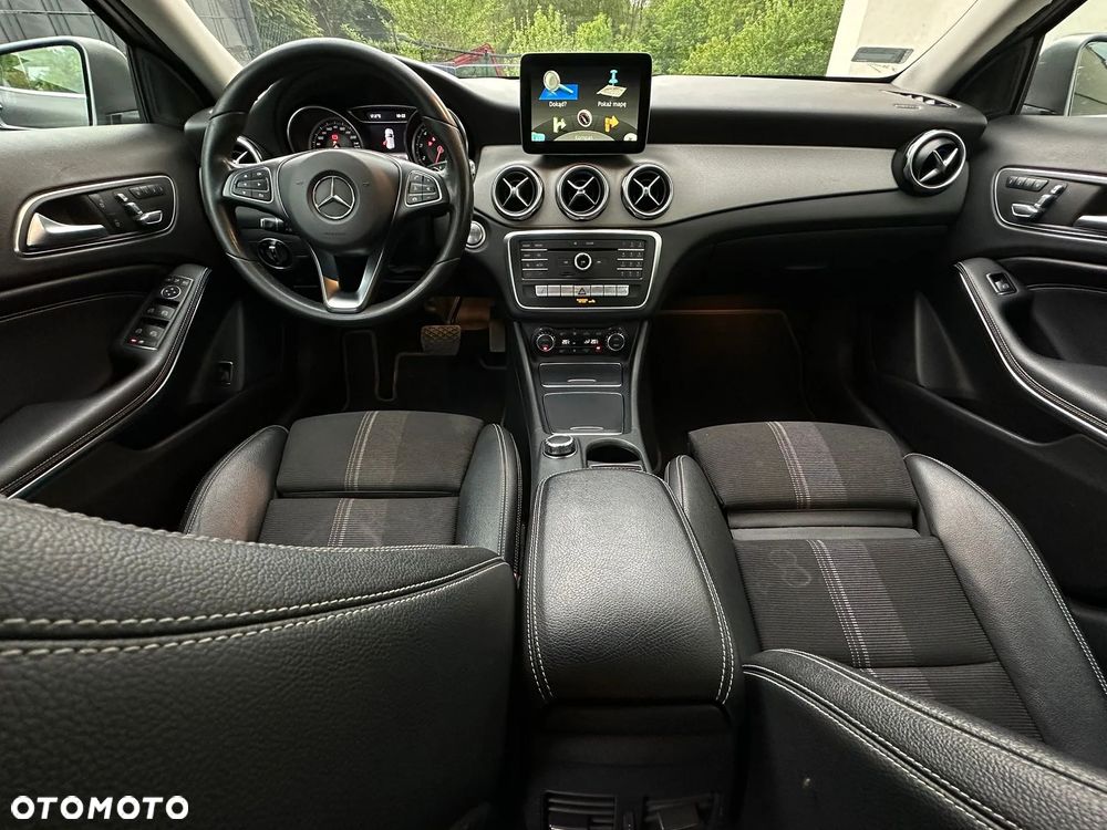Mercedes-Benz GLA 200 7G-DCT - 5