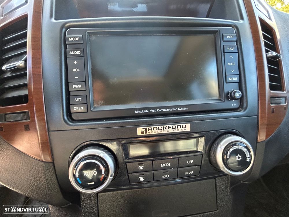 Mitsubishi Pajero 3.2 DI-D Auto Instyle - 19