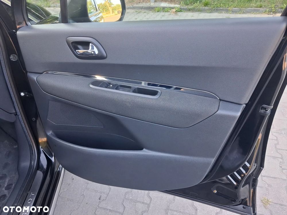 Peugeot 3008 1.6 HDi Premium - 25