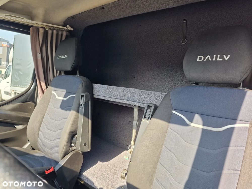 Iveco 70C18, WINDA ,14 EP, SALON PL ,Kontener, Bezwypadkowy ,7,2 T , 3.0 , Spanie z tyłu x2 - 8