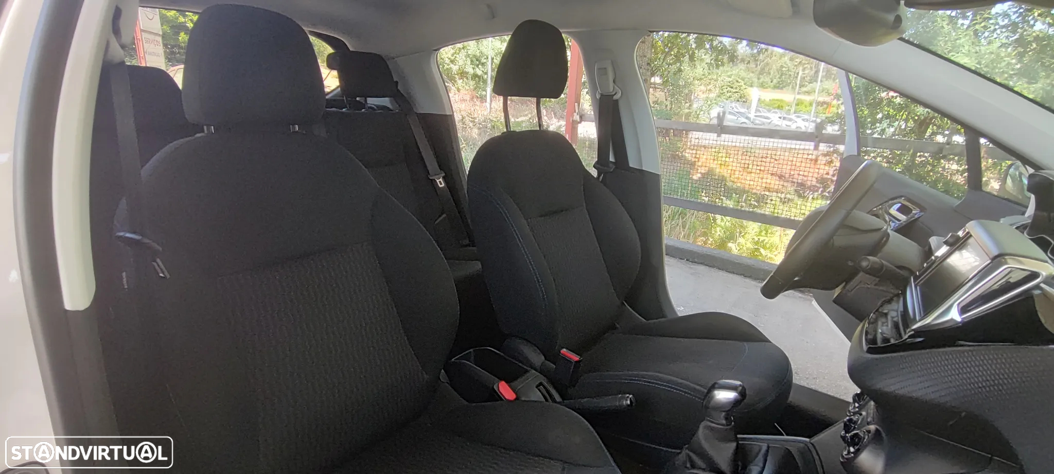 Peugeot 208 1.2 PureTech Signature - 26