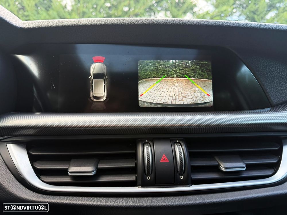Alfa Romeo Stelvio - 21
