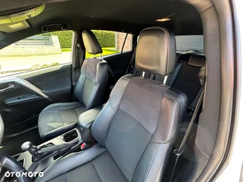 Toyota RAV4 2.0 D-4D Premium 4x2 - 6