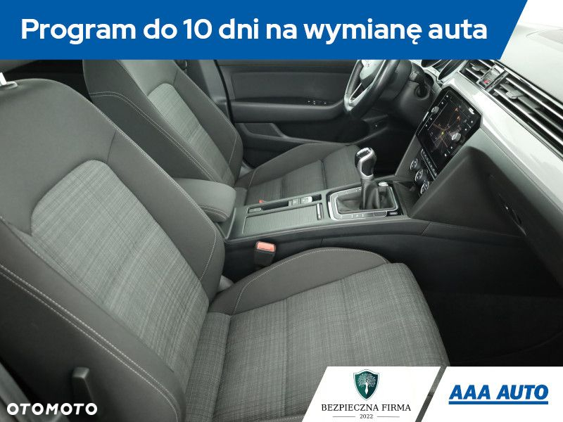 Volkswagen Passat - 8