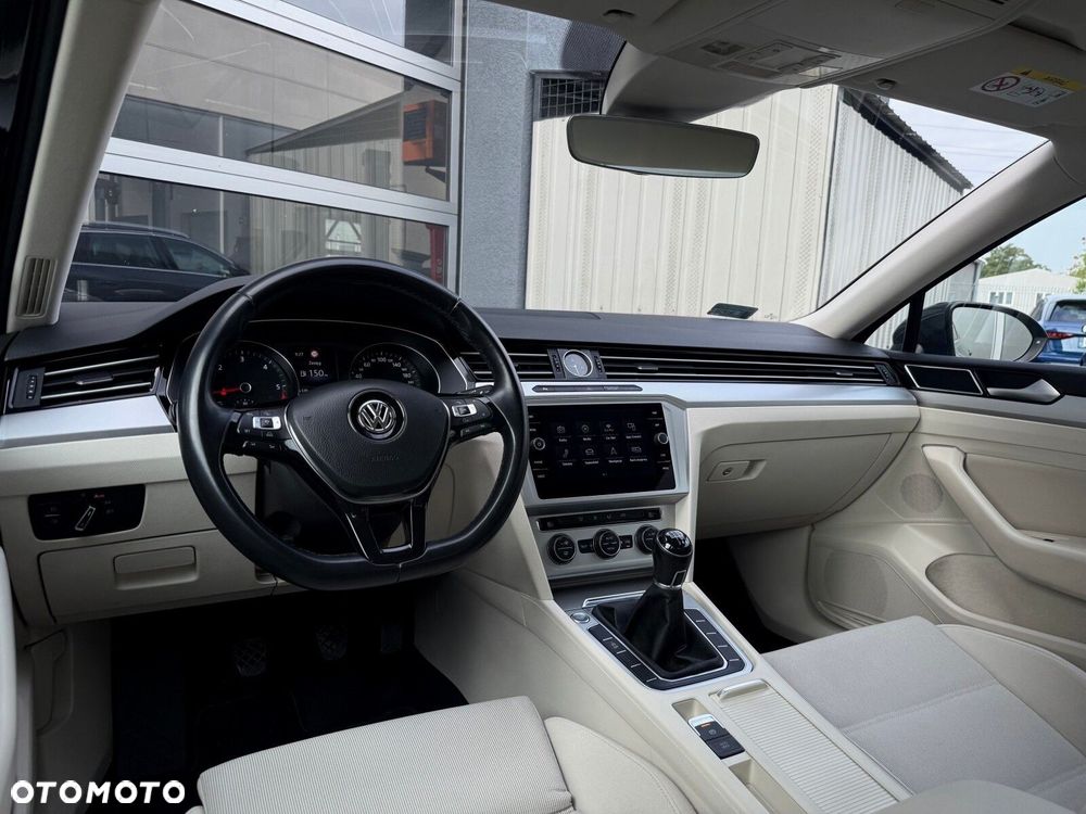 Volkswagen Passat 2.0 TDI SCR Comfortline - 15