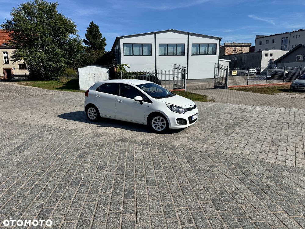 Kia Rio 1.2 Dream Team Edition - 17