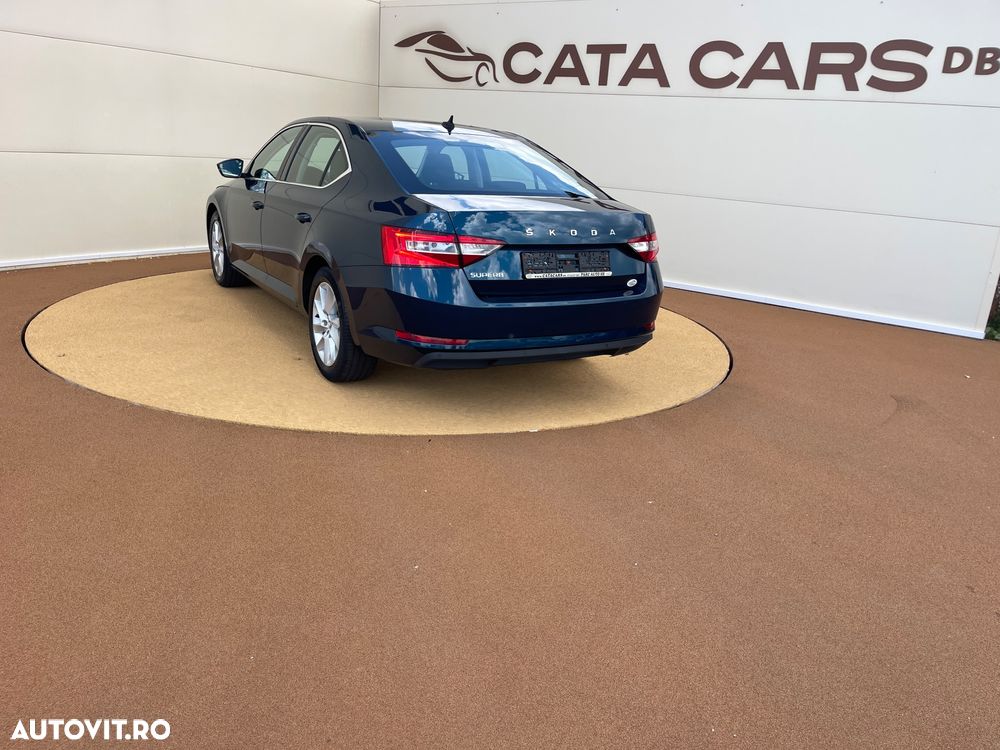 Skoda Superb 2.0 TDI DSG Premium Edition - 11
