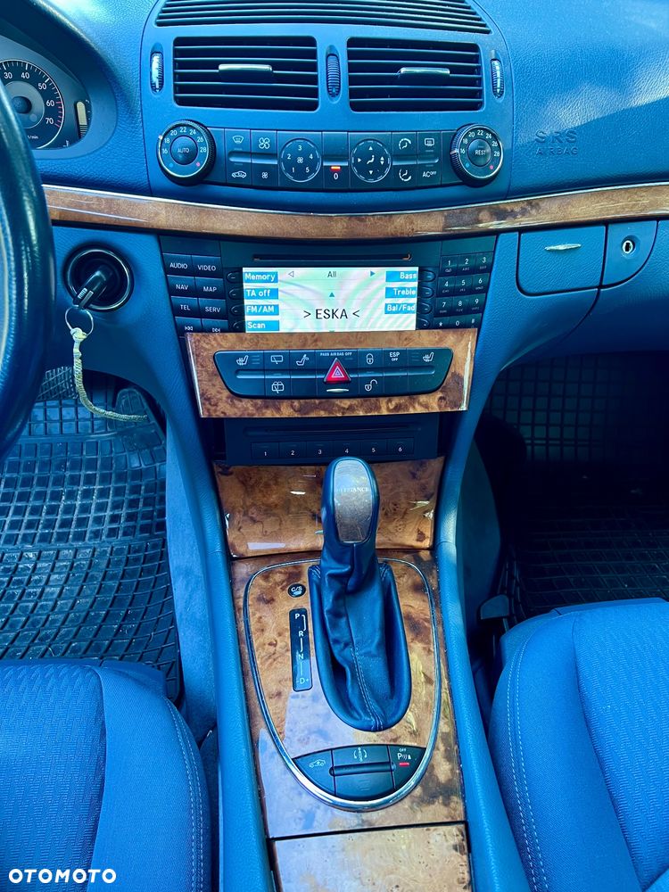 Mercedes-Benz Klasa E 320 4-Matic T Elegance - 8