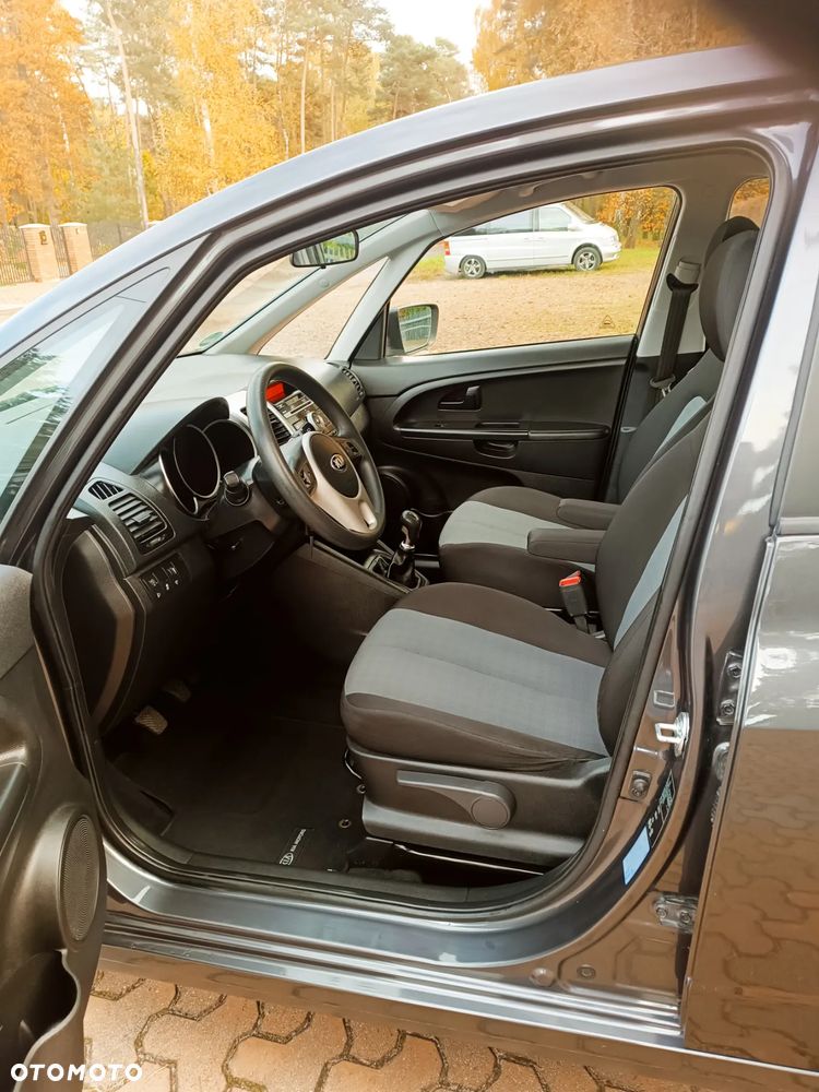 Kia Venga 1.4 L - 11