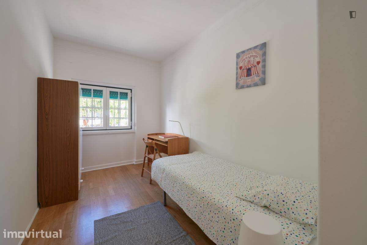 Quarto - localizado em Ajuda Lisbon - Grande imagem: 2/23
