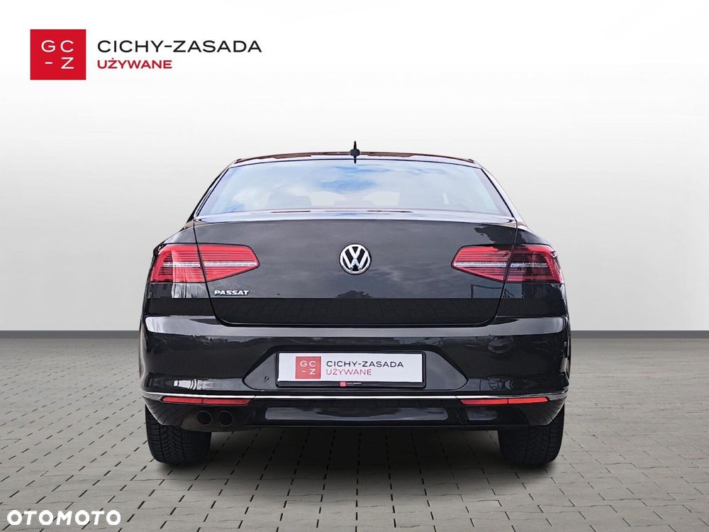 Volkswagen Passat - 4