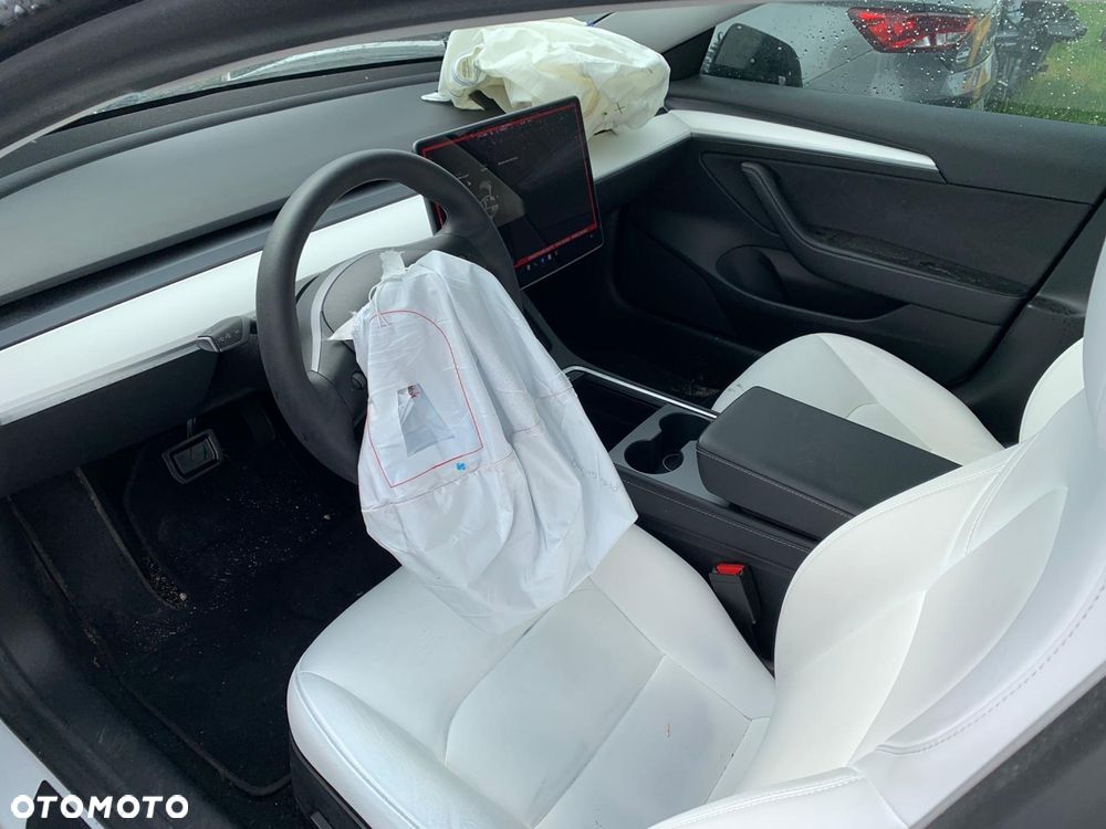 Tesla Model 3 - 5