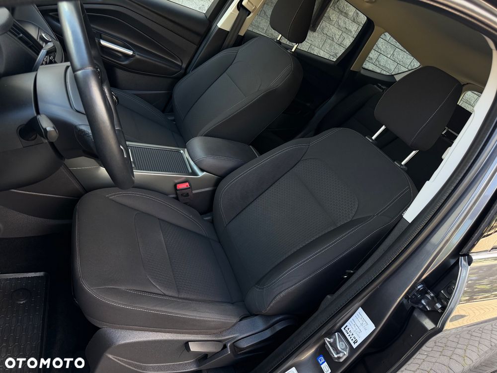 Ford Kuga 1.5 EcoBoost 2x4 Titanium - 18