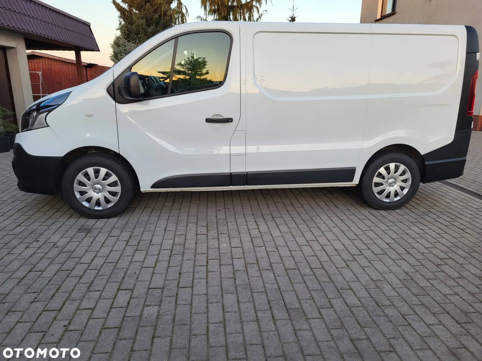 Nissan NV. 300 - 3