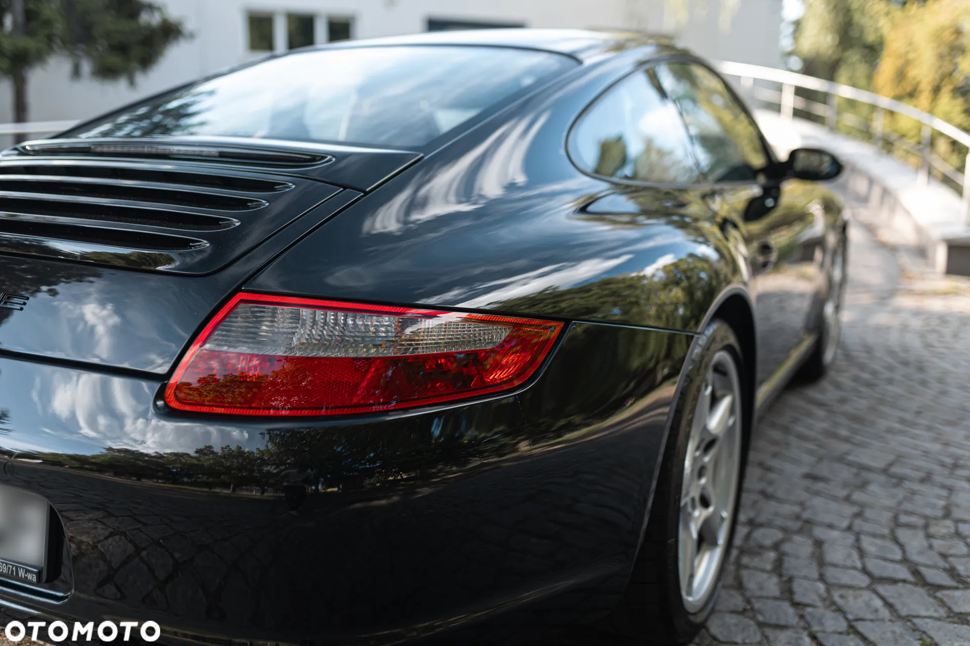 Porsche 911 Carrera 4 - 8