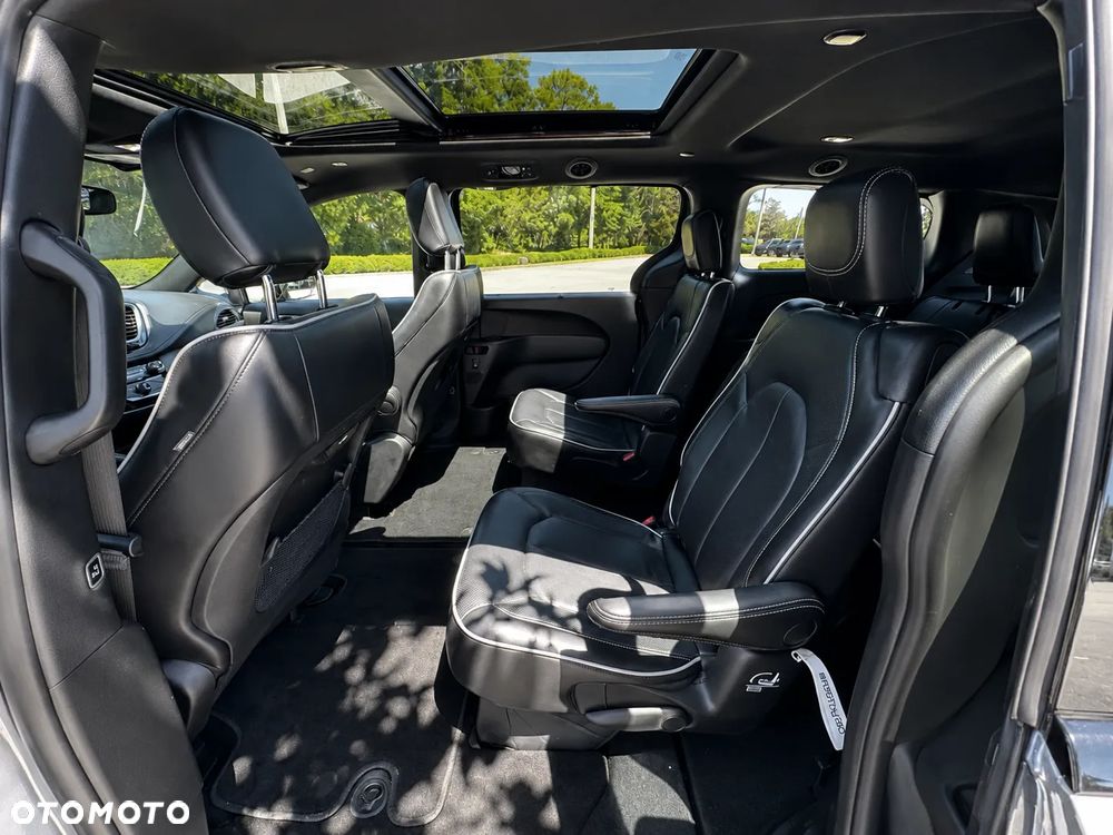 Chrysler Pacifica - 21