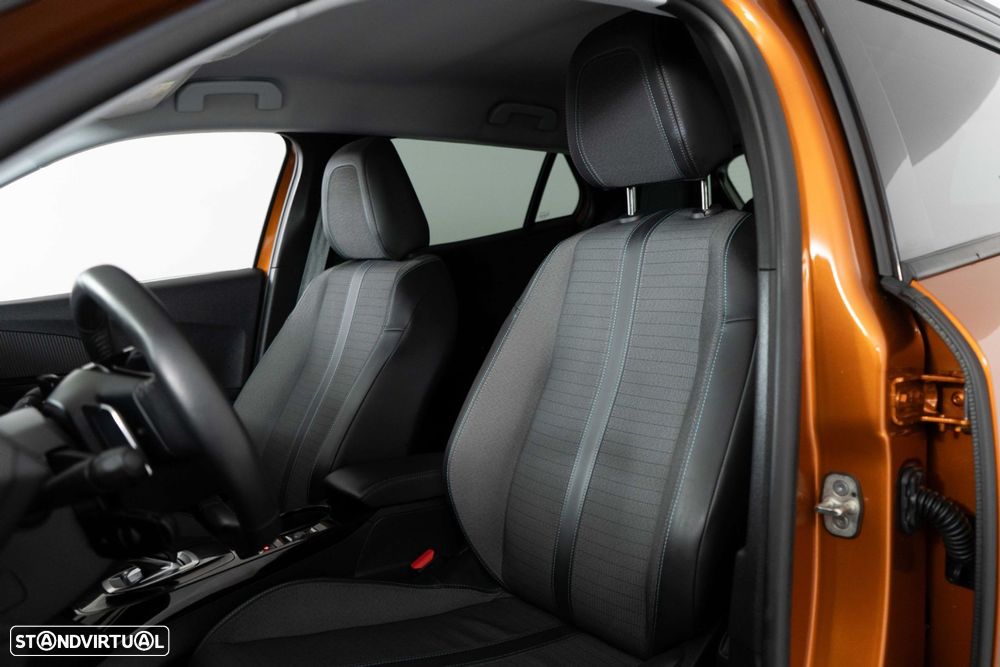 Peugeot 2008 1.2 PureTech Allure Pack EAT8 - 9