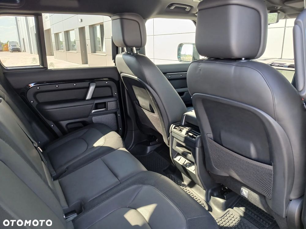 Land Rover Defender - 9