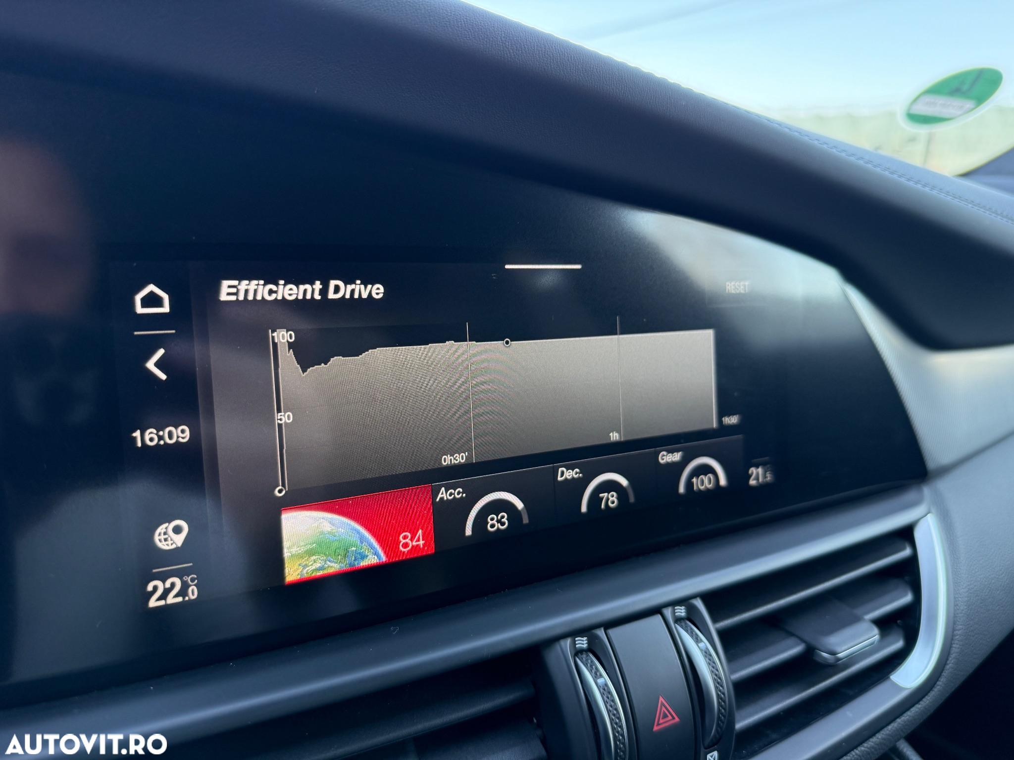 Alfa Romeo Giulia 2.0 Turbo 16V AT8-Q4 Veloce - 30