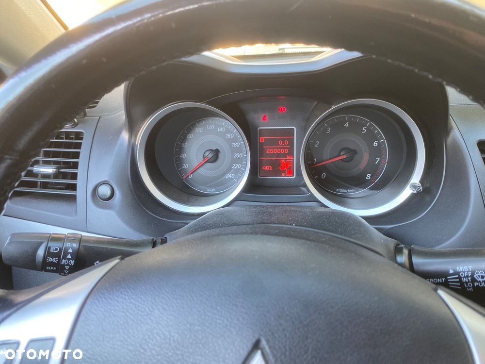 Mitsubishi Lancer - 10