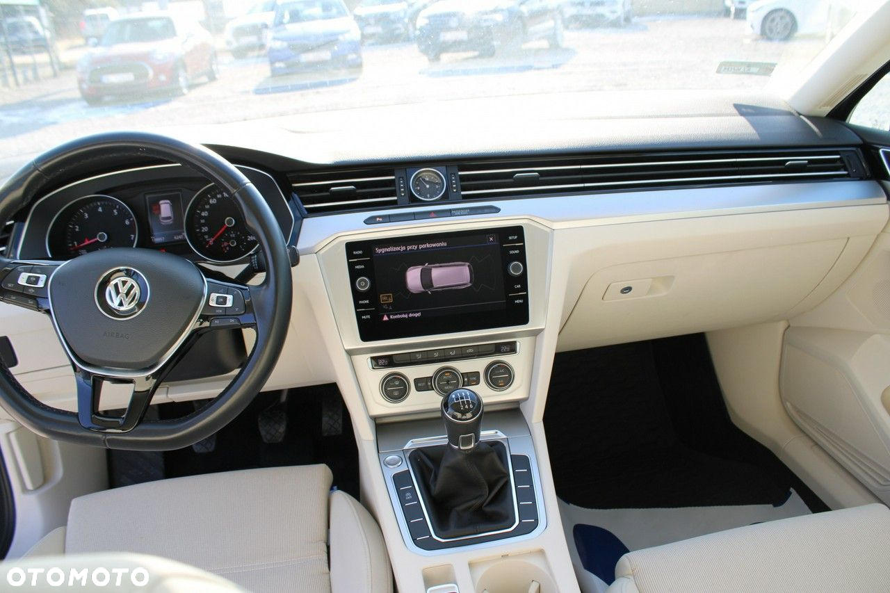Volkswagen Passat - 29