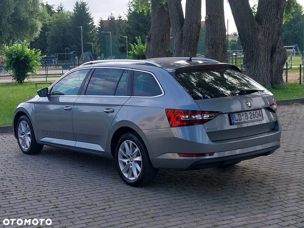 Skoda Superb 2.0 TDI Sportline DSG - 4