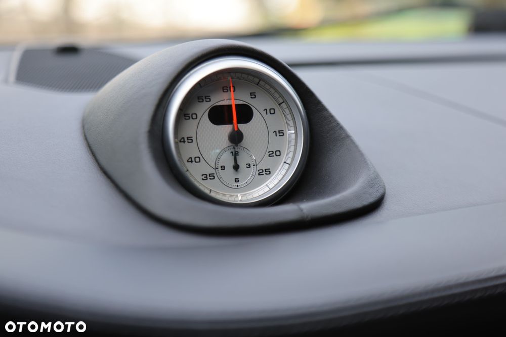 Porsche 911 Carrera 4S - 12