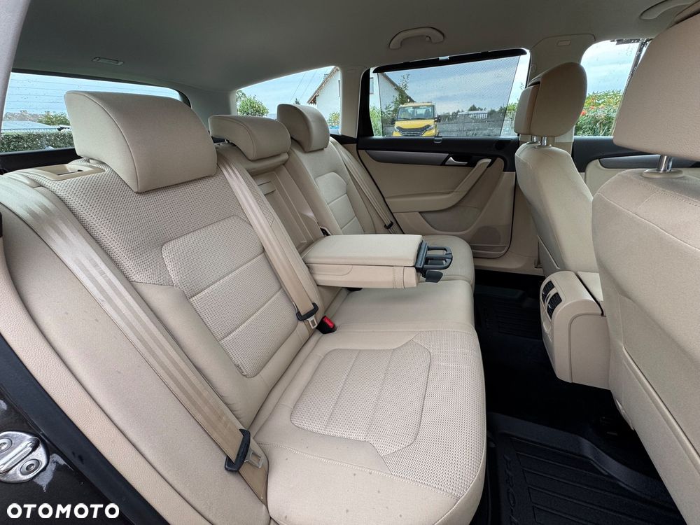 Volkswagen Passat - 24