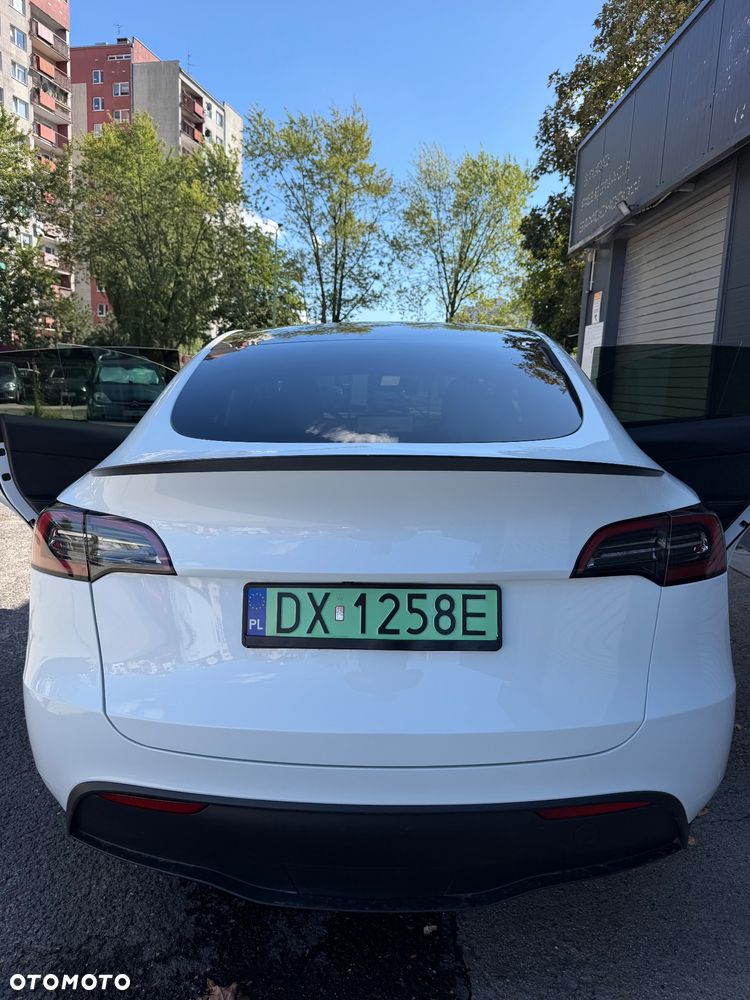 Tesla Model Y Performance AWD - 11