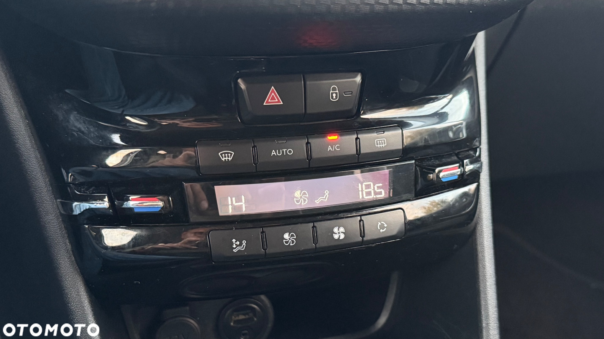 Peugeot 2008 1.6 e-HDi Allure S&S - 29