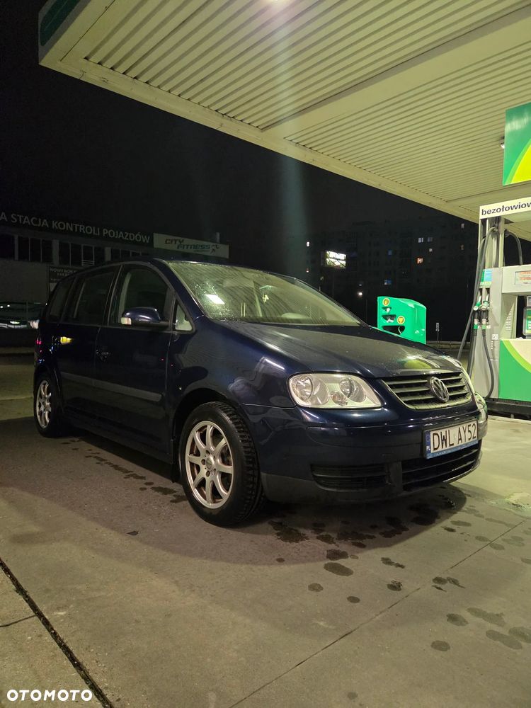 Volkswagen Touran 1.6 FSI Trendline - 6
