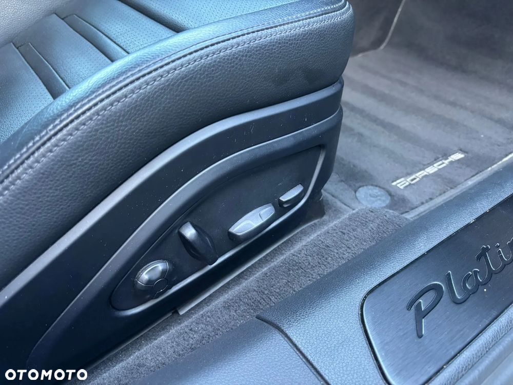 Porsche Panamera 4 Platinum Edition - 16