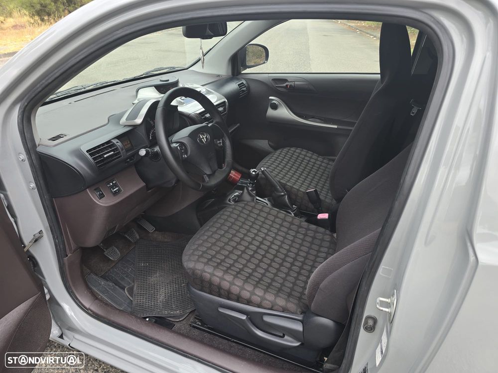 Toyota iQ 1.4 D-4D - 8