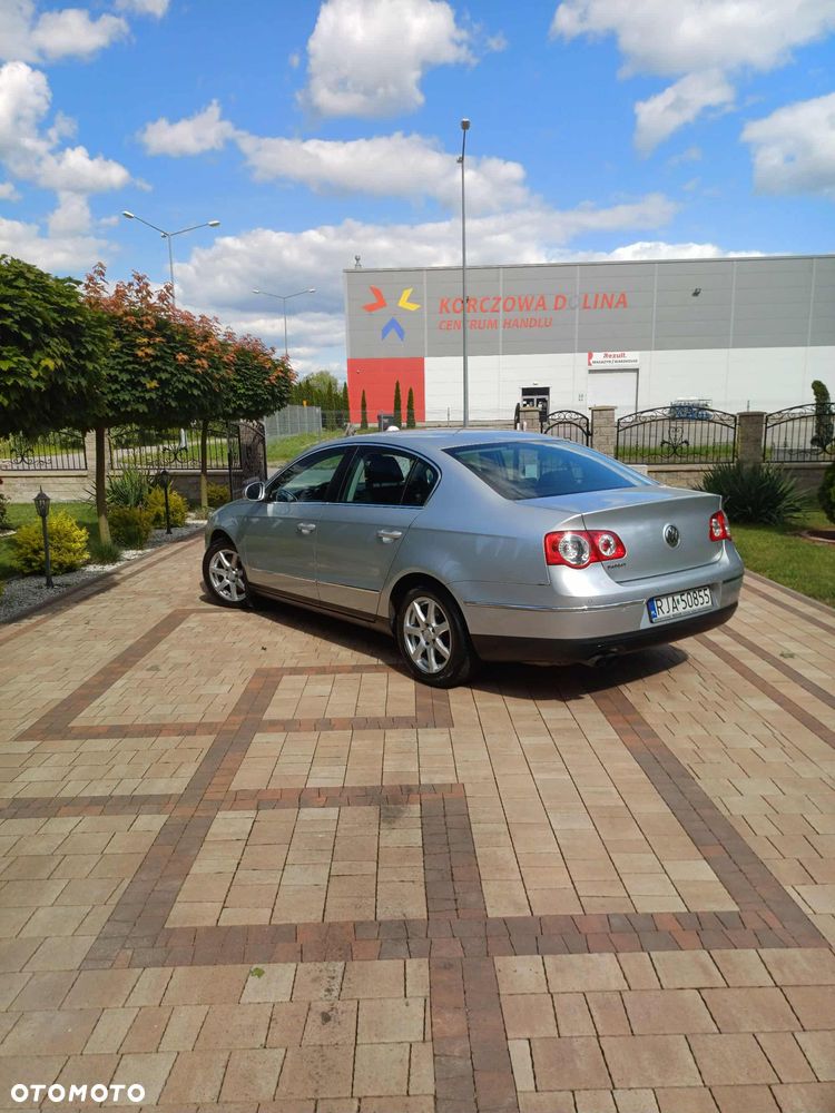 Volkswagen Passat 1.8 TSI Comfortline - 25