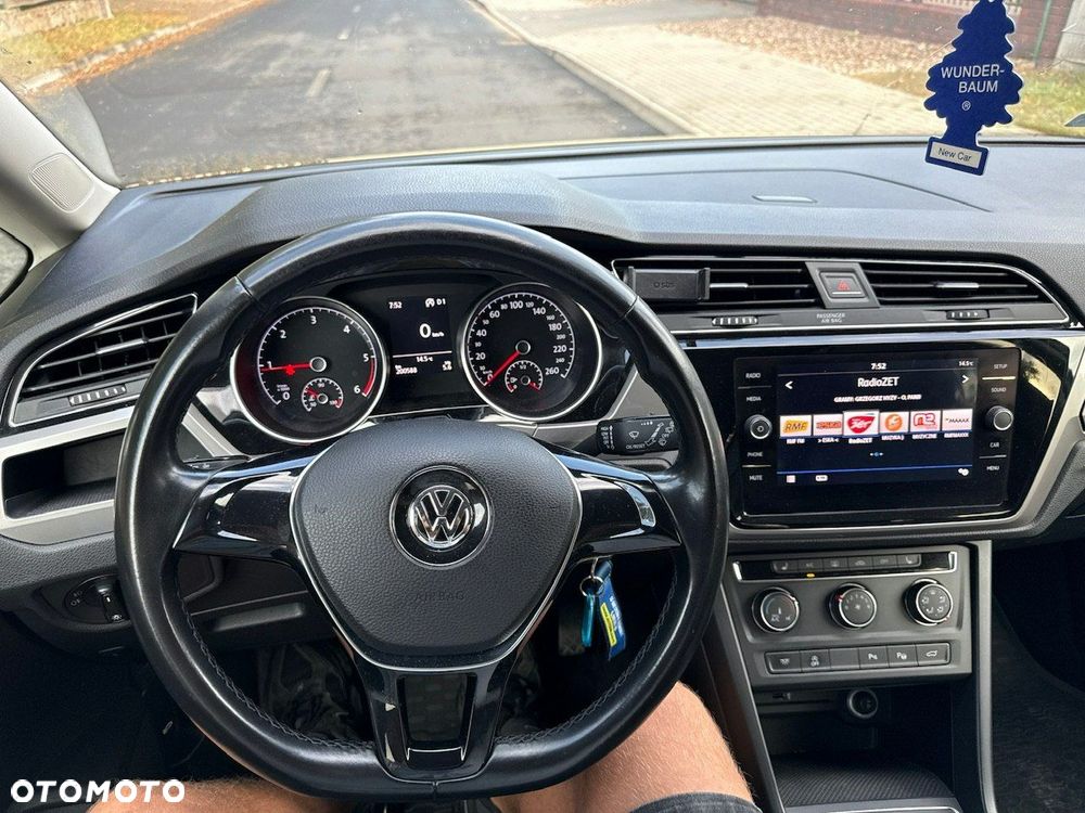Volkswagen Touran - 18