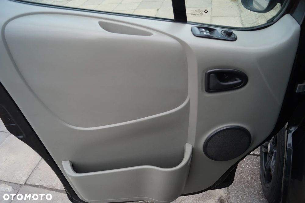 Renault Trafic - 16
