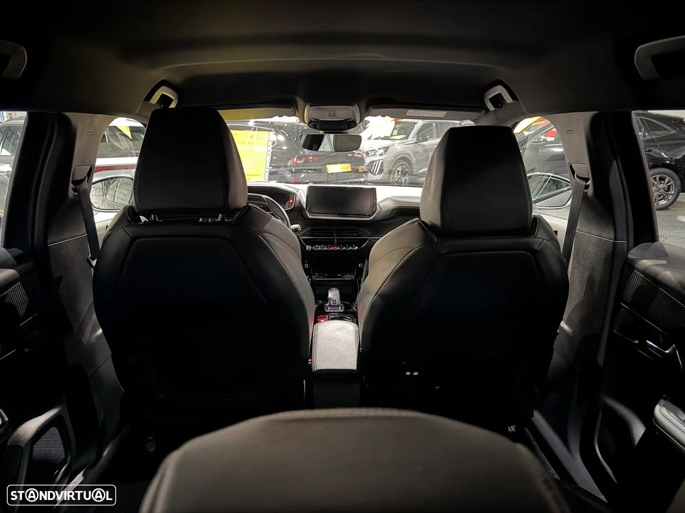 Peugeot 2008 PureTech 130 EAT8 GT - 4