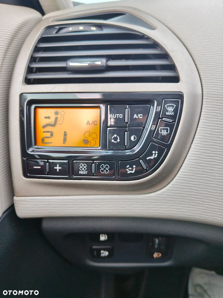 Citroën C4 Picasso 1.6 HDi FAP Exclusive - 26