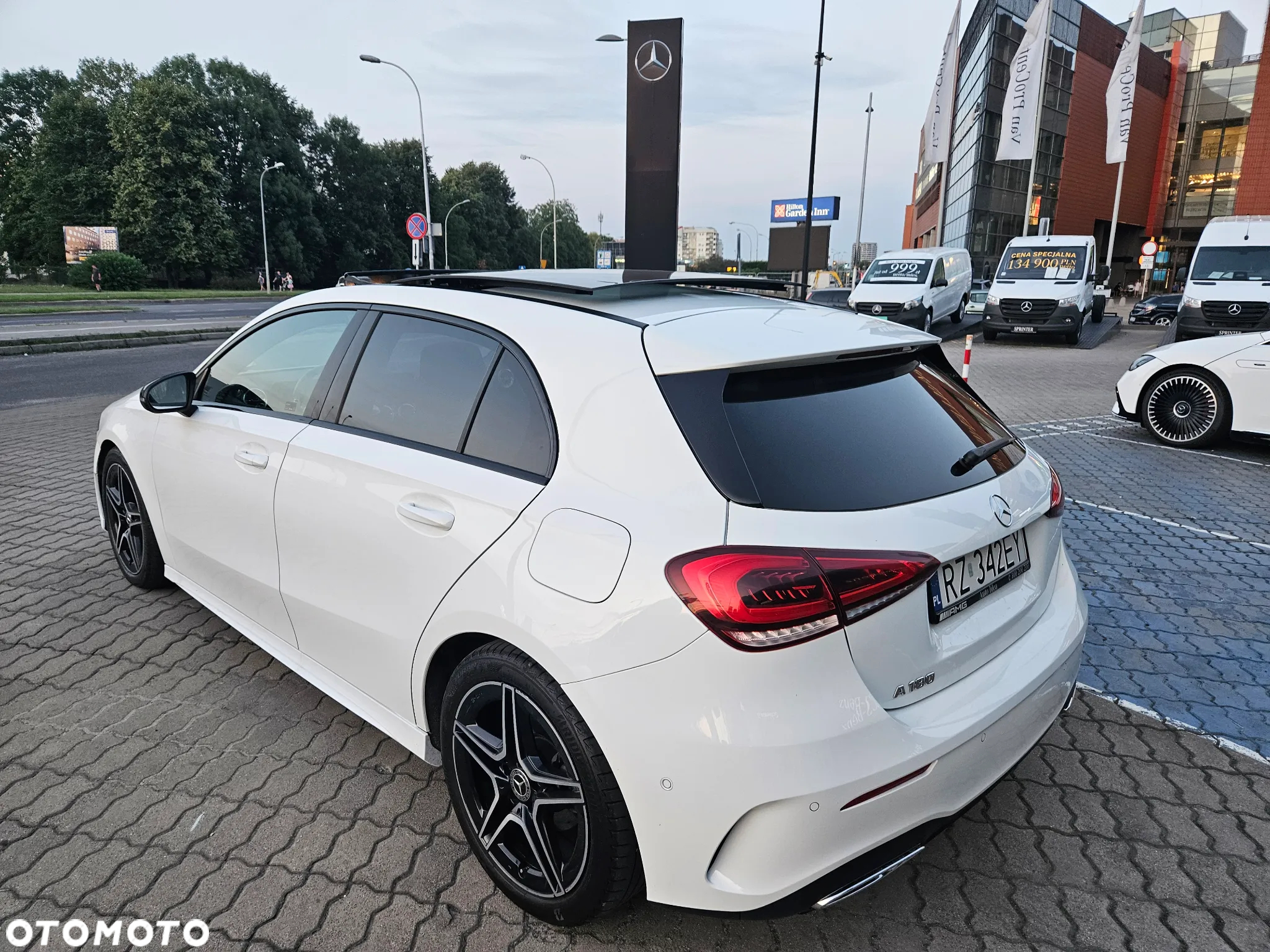 Mercedes-Benz Klasa A 180 AMG Line 7G-DCT - 4