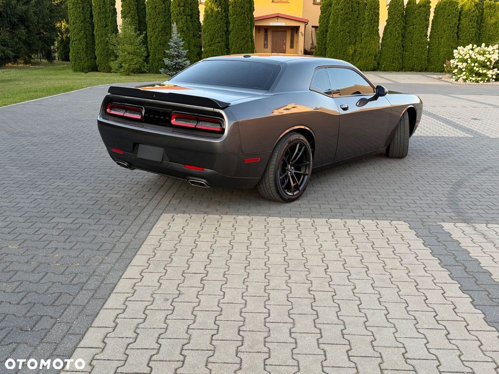 Dodge Challenger - 7