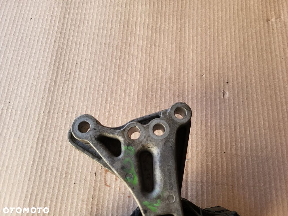 Łapa poduszka silnika 1.2 VIT Peugeot 208 - 4
