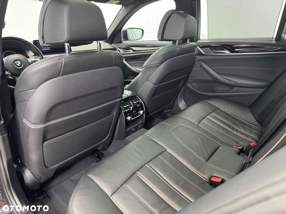 BMW Seria 5 540i xDrive M Sport sport - 36