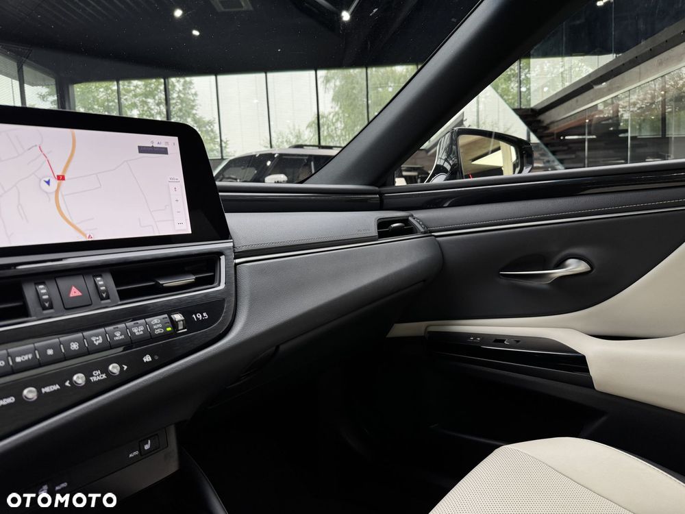 Lexus ES 300h Business Edition - 34