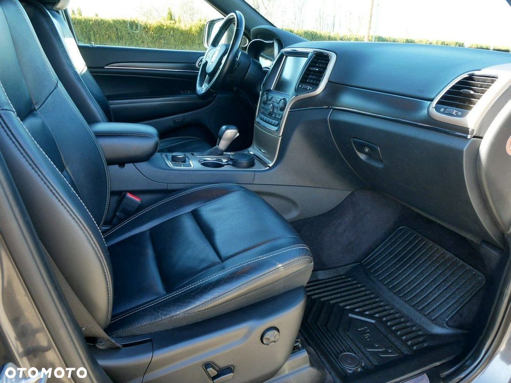 Jeep Grand Cherokee - 24