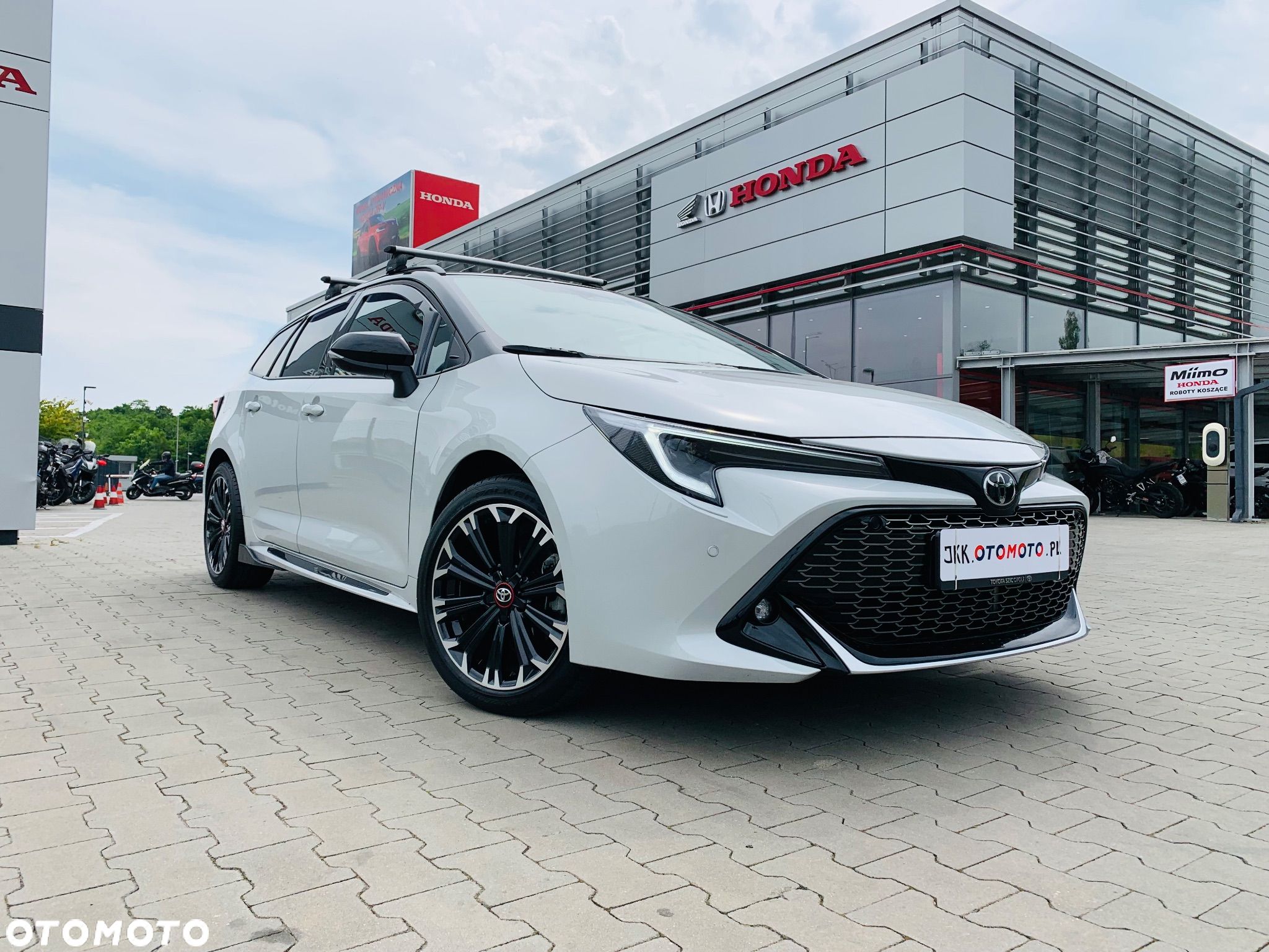Toyota Corolla 1.8 Hybrid GR Sport Dynamic - 1