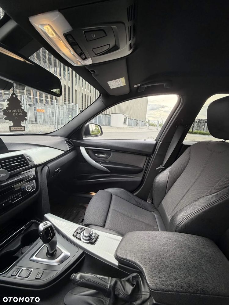 BMW Seria 3 330i xDrive Sport Line - 22