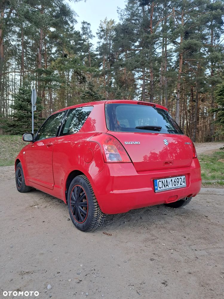 Suzuki Swift - 4